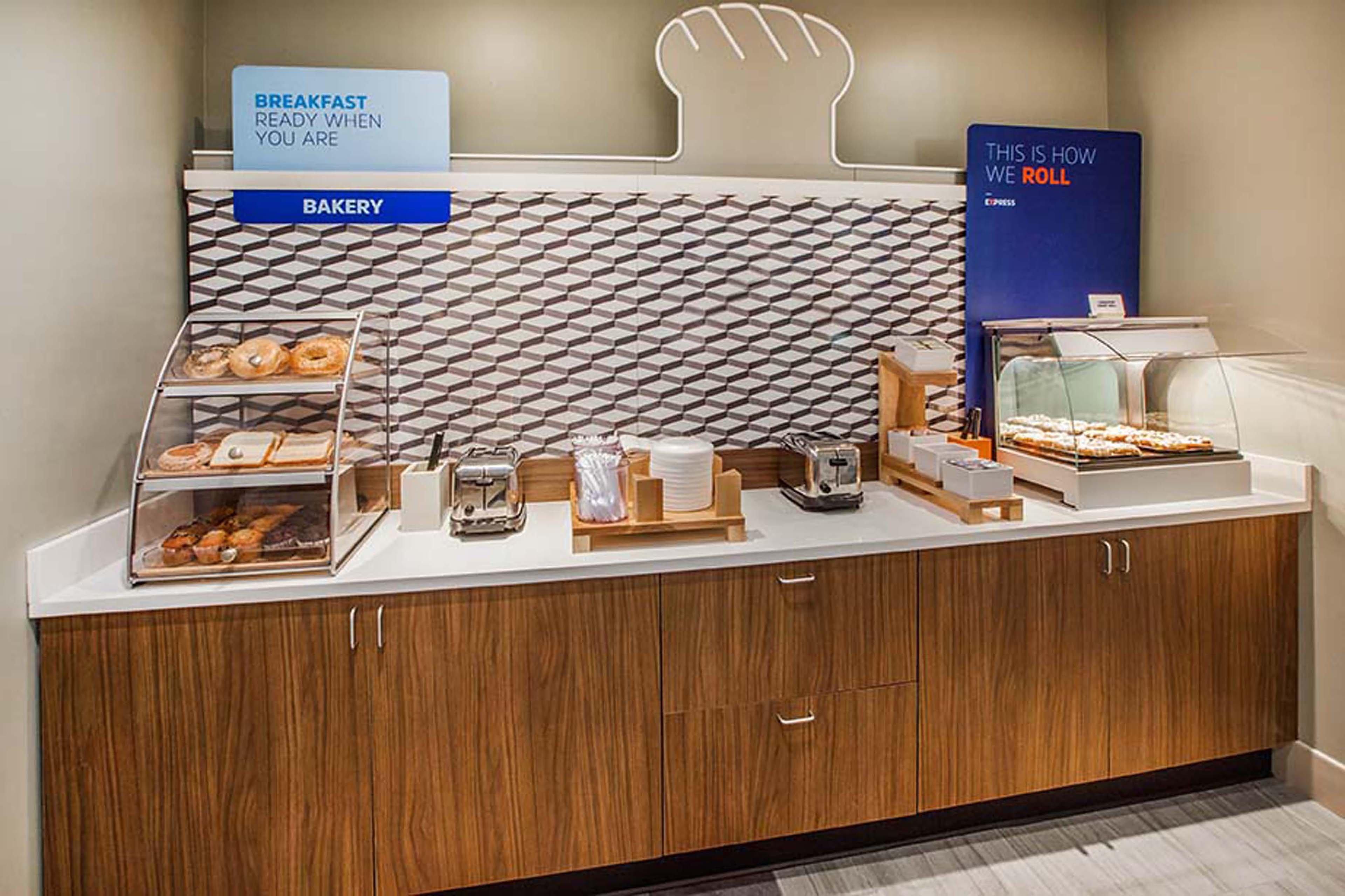 Holiday Inn Express & Suites Columbus At Northlake By Ihg Exteriér fotografie