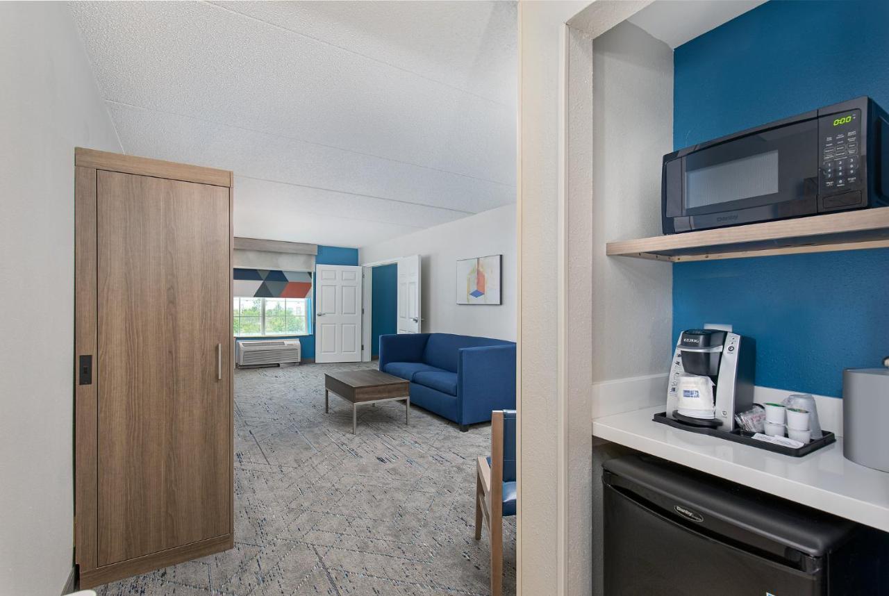 Holiday Inn Express & Suites Columbus At Northlake By Ihg Exteriér fotografie