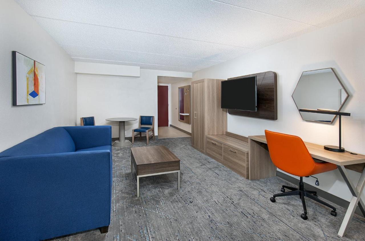 Holiday Inn Express & Suites Columbus At Northlake By Ihg Exteriér fotografie