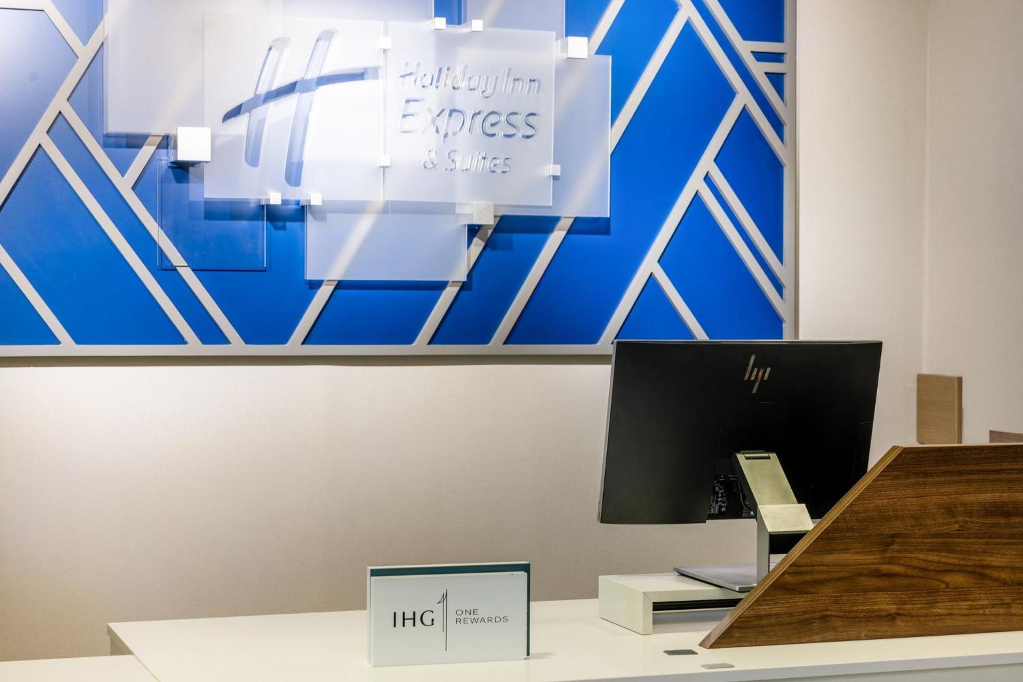 Holiday Inn Express & Suites Columbus At Northlake By Ihg Exteriér fotografie