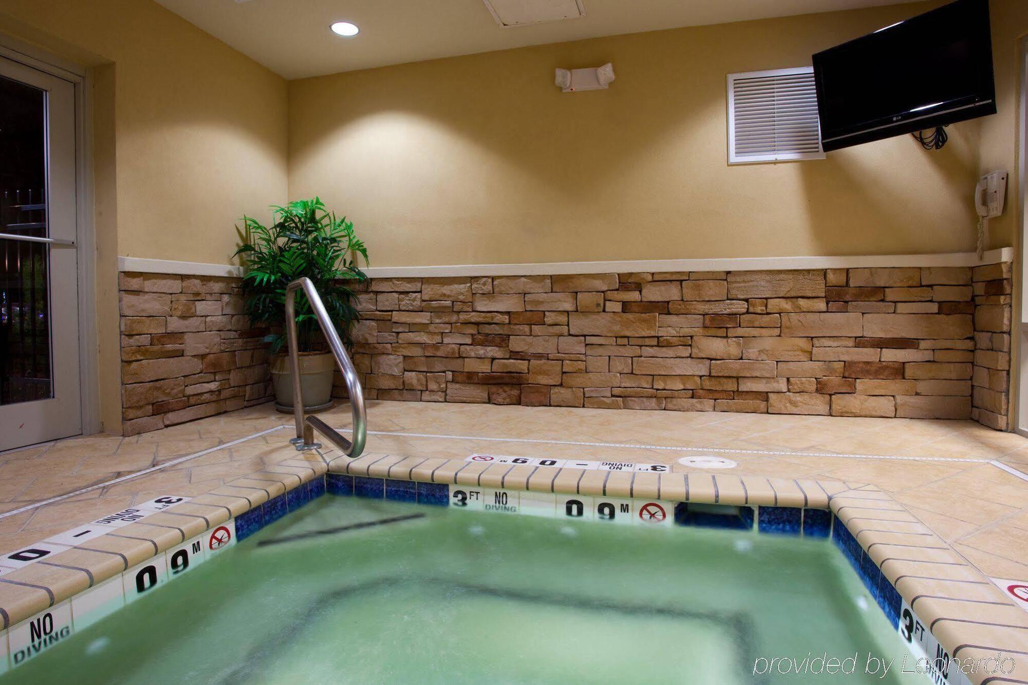 Holiday Inn Express & Suites Columbus At Northlake By Ihg Exteriér fotografie